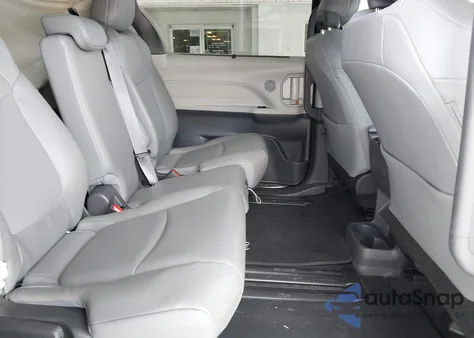 2022 Toyota Sienna Xle z USA, uszkodzony, nr VIN 5TDYRKEC9NS102196